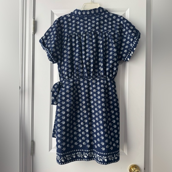 EUC! Ann Taylor Weekend Collection Petaled Wrap Shirtdress | Size 8 - Picture 3 of 9